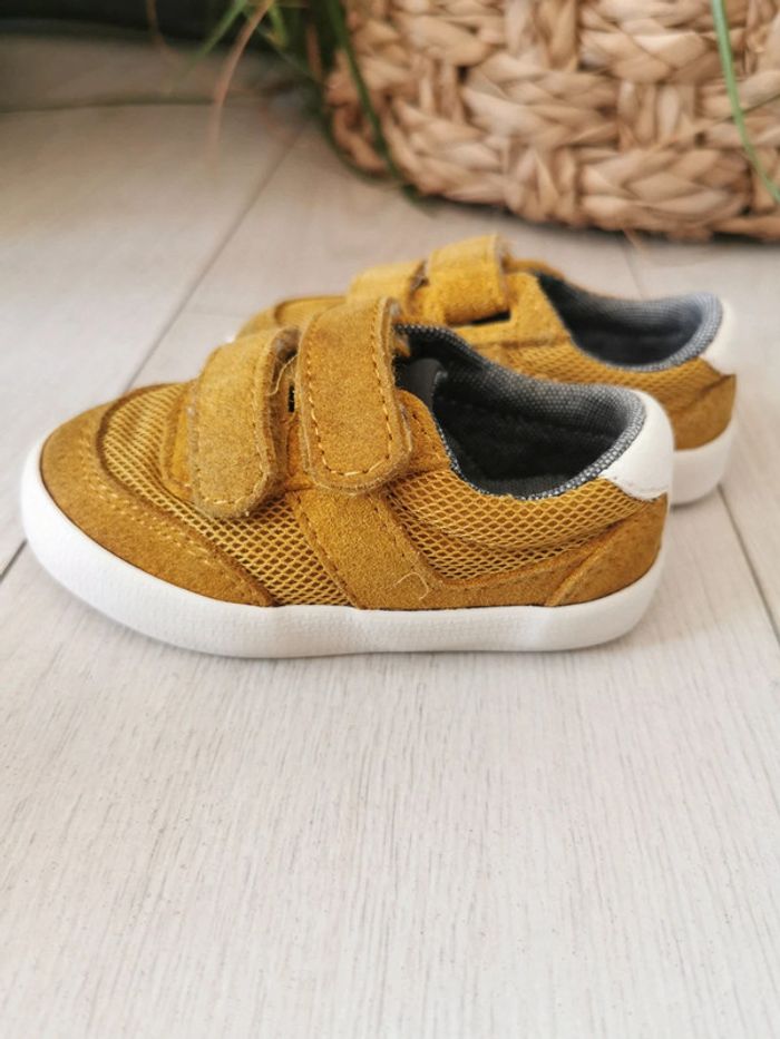 🌺Très jolies Basket basses chaussures moutarde Zara taille 19 moutarde suédine - photo numéro 2