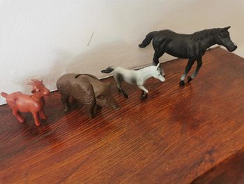 Figurines animaux en plastique lot de 4