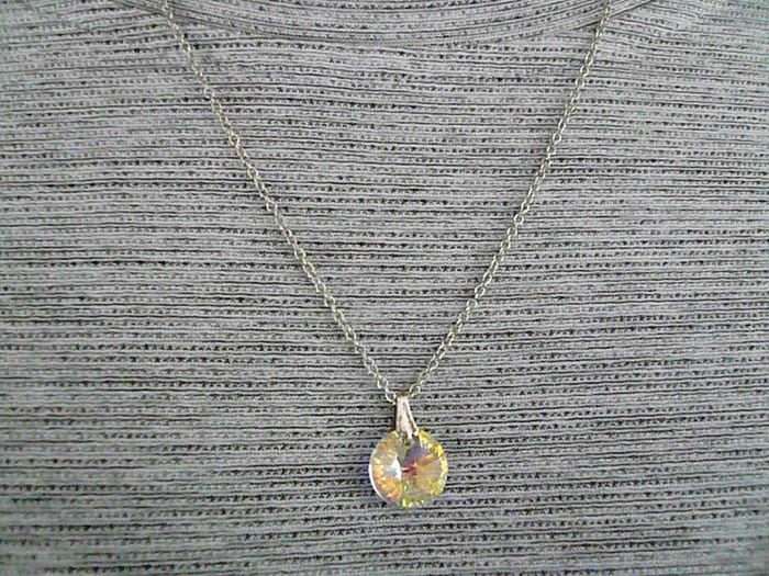 Collier chaine argentée et pendentif Swarovski - photo numéro 2