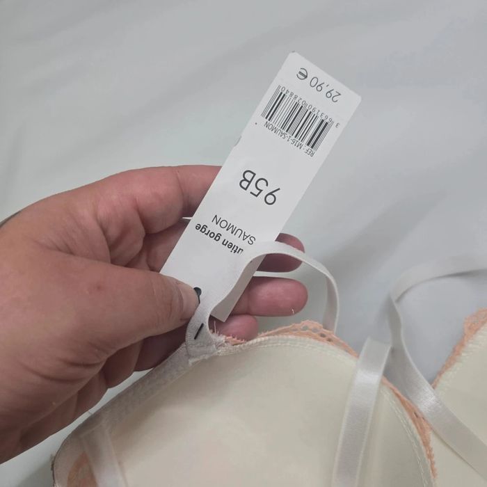 Soutien gorge dentelle neuf - photo numéro 7