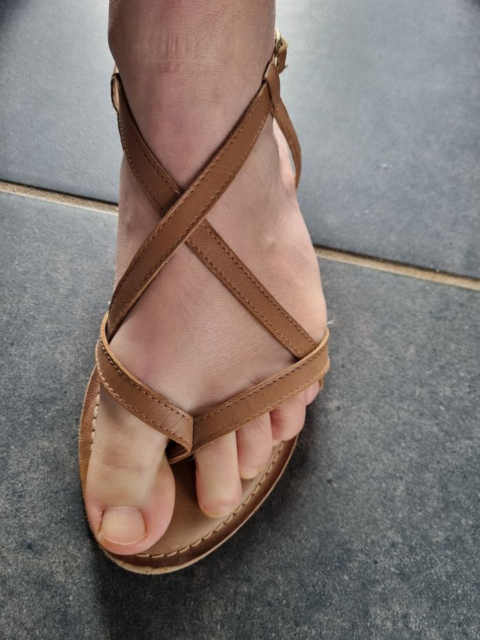 Nu pied gémo - photo numéro 1