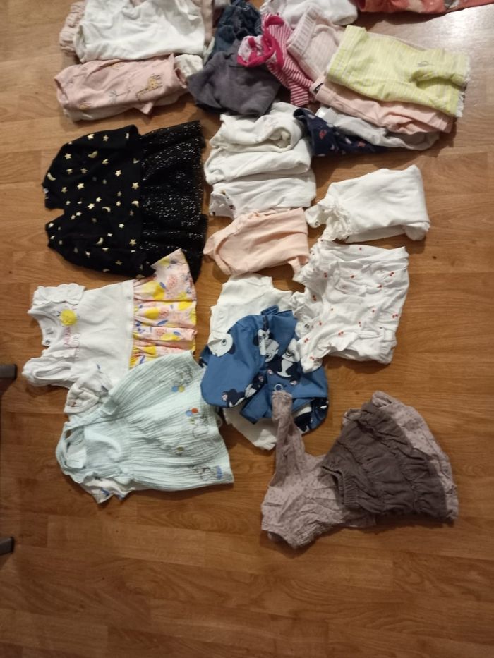 Lot de vêtements - photo numéro 2