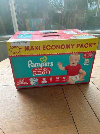 Carton couches Taille 4 Pampers  