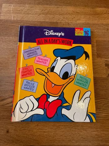 Livre Disney en Anglais Read and Grow library 16 All in a day’s work
