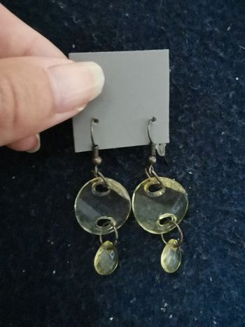 Petites boucles transparentes