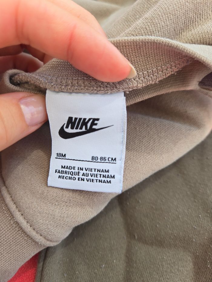 Ensemble bebe nike 18mois - photo numéro 2