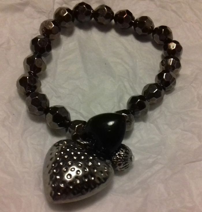 Bracelet cœur fantaisie. Neuf.