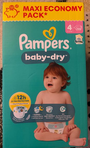 1 carton de couches Pampers taille 4