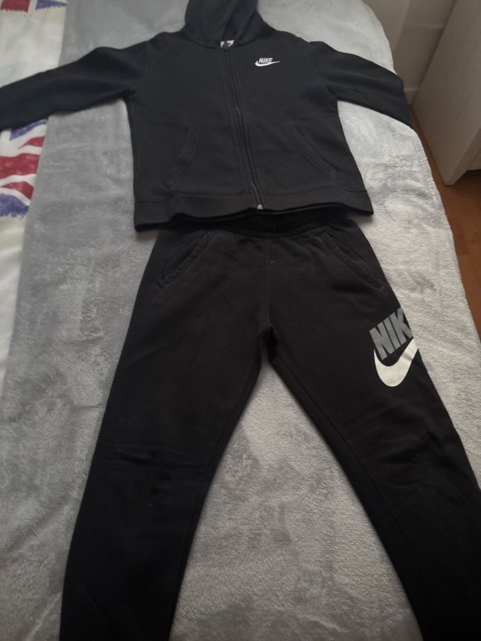 Ensemble Nike
