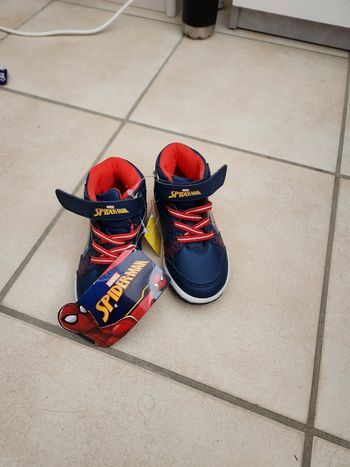 Baskets lumineuses.Spiderman pointure 25