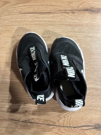 Chaussure Nike bébé taille 22