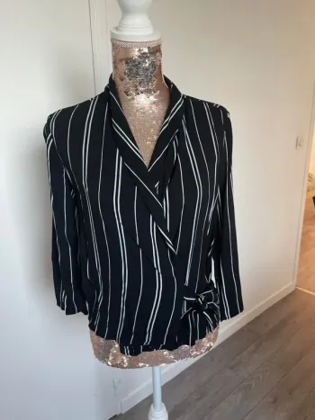 Blouse Fermeture cache coeur Noir et blanc Pull & bear Taille S