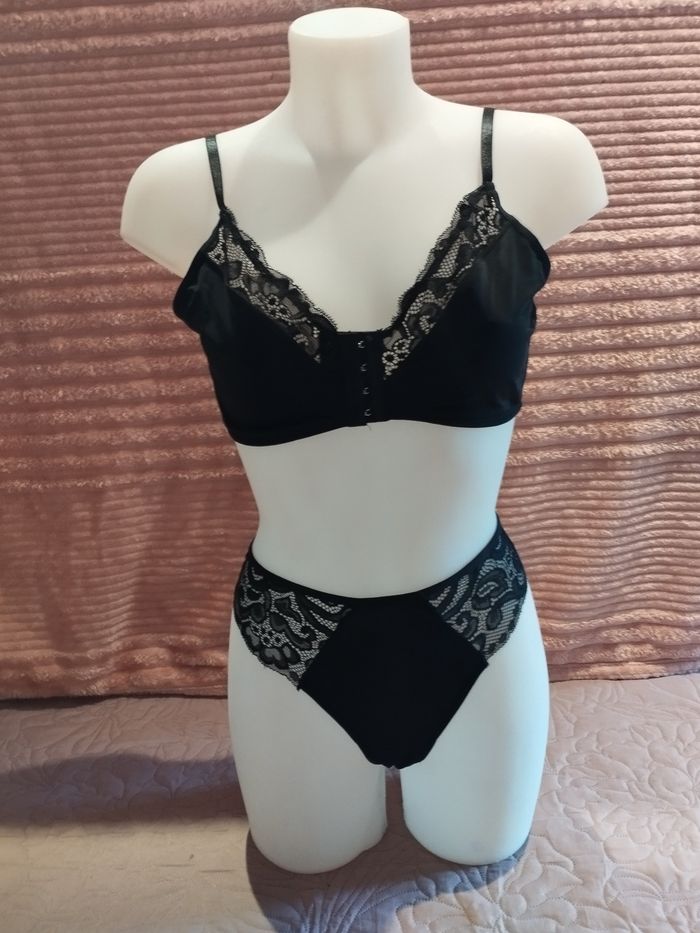 Ensemble sous vêtements noir dentelle