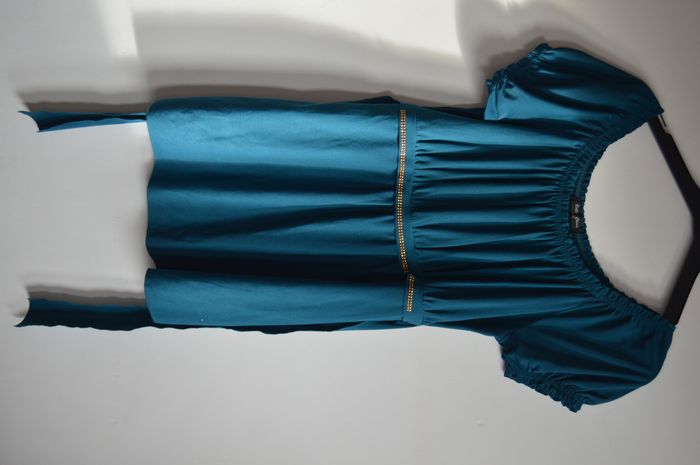 Haut Belle & Coeur Paris bleu canard manches courtes col élastiqué ceinturé