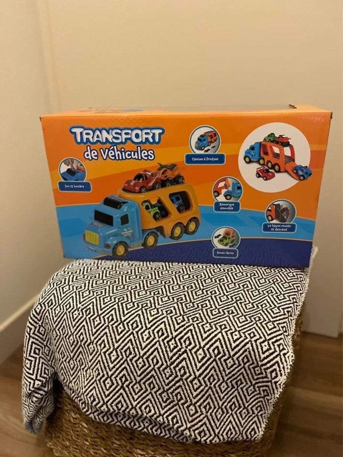 WDK - Coffret  camion convoyeur Transport de véhicules sons et lumières - photo numéro 2