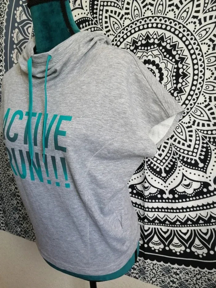 Tee-shirt de sport à capuche gris avec écriture turquoise / crivit / (S) - photo numéro 4