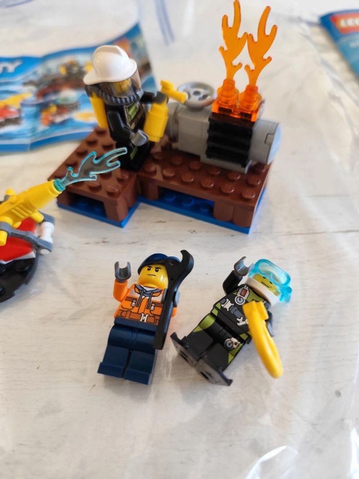 Lot 4 set Lego City 60126, 60106, 60108, 60113. Pompier, police, voiture de course, hélicoptère - photo numéro 10