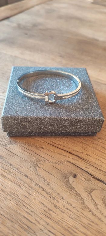 Bracelet argenté NEUF
