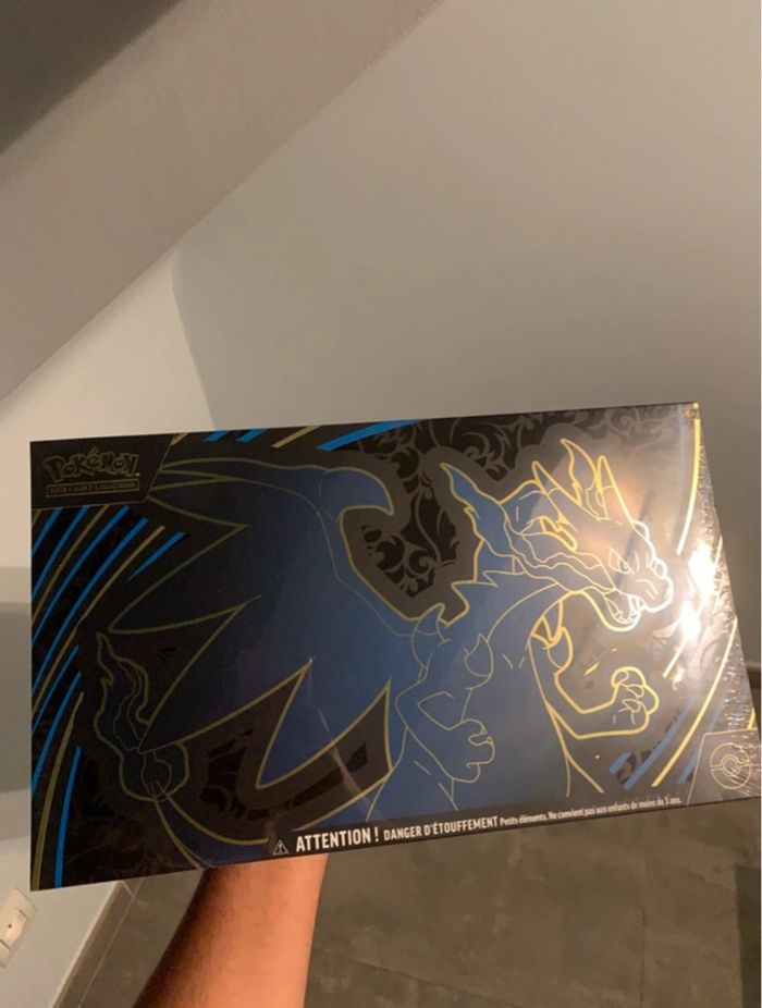 Ultra premium collection mega dracaufeu x - photo numéro 2