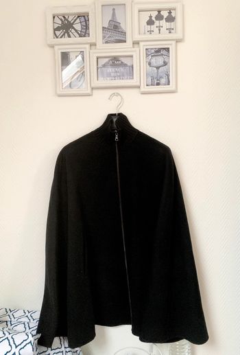 Très belle cape en laine Noir |Sandro Paris | Neuf avec étiquette prix boutique 390€