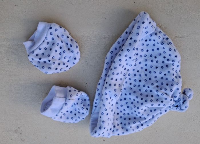 2 Bonnets + Moufles naissance, Primark, neufs - photo numéro 3
