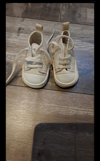 Chaussures bébé à lacet