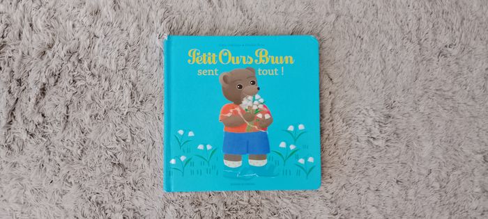 Livre Petit Ours Brun sent tout !