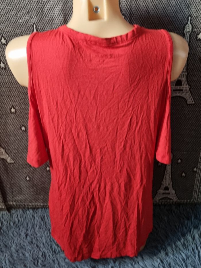 T-shirt rouge à épaules dénudée 42-44 - photo numéro 5
