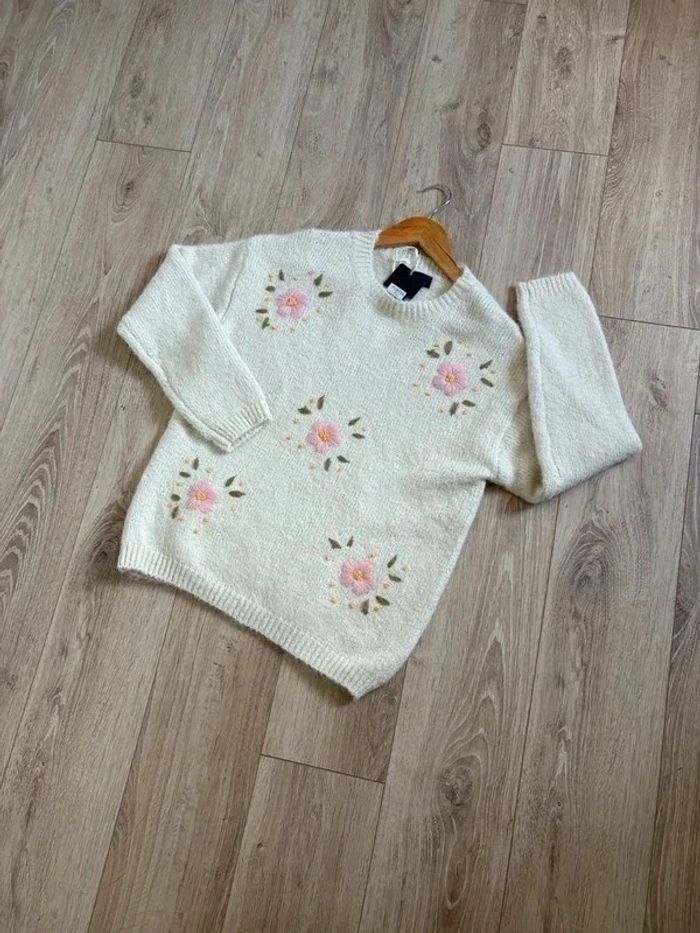 Pull beige à fleurs rose en broderie - photo numéro 2
