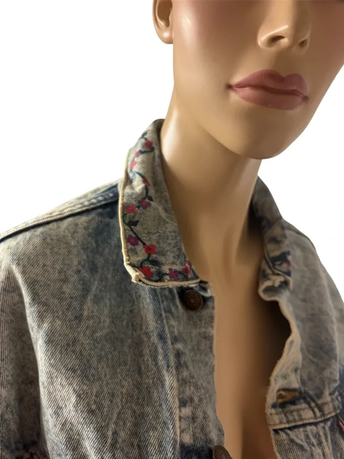 Veste Levi’s Trucker S - Vintage Customisée, Broderies et Sequins - photo numéro 3