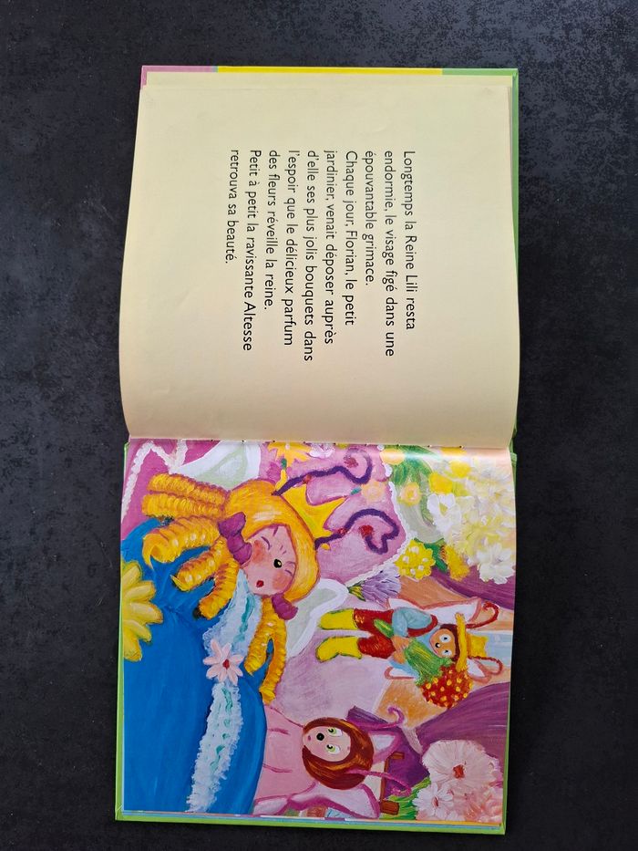 Livre La Reine Jolie Jolie en très bon état - photo numéro 5
