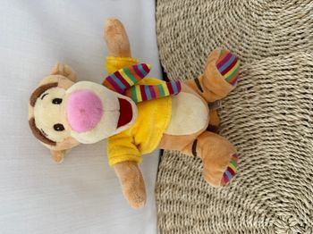 Doudou tigrou t.shirt jaune abeille echarpe rayée nicotoy disney kiabi -