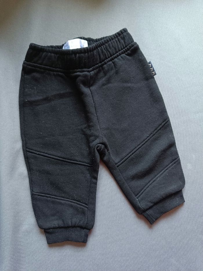 Jogging noir 🦕 Taille 3 mois - photo numéro 2