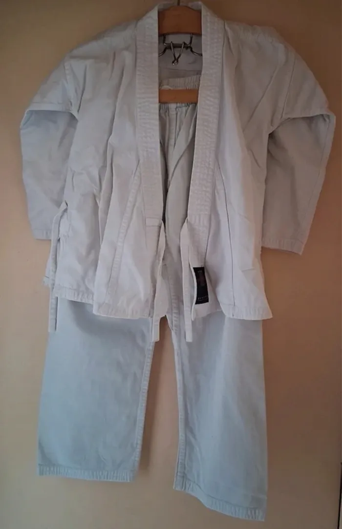 Kimono taille 8/10 ans - photo numéro 2