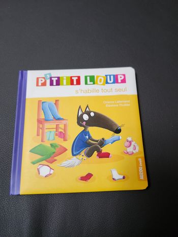 Livre enfant p'tit loup s'habille tout seul auzou