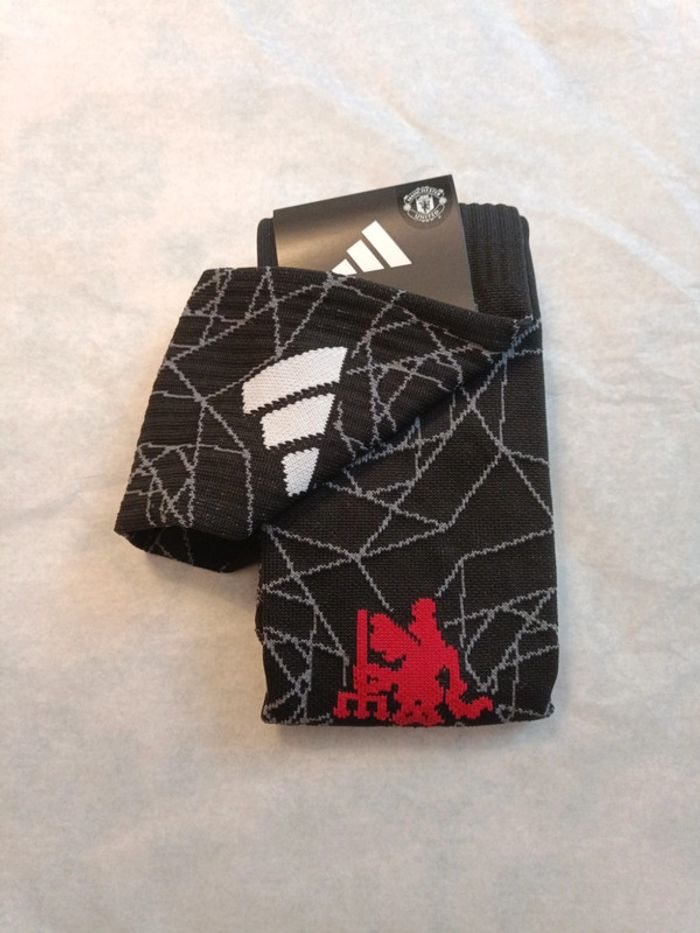 Short de foot Adidas équipe Manchester United avec chaussettes taille 9/10 ans authentique neuf - photo numéro 12