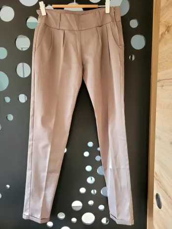 Pantalon satinée gris , taille S jennyfer