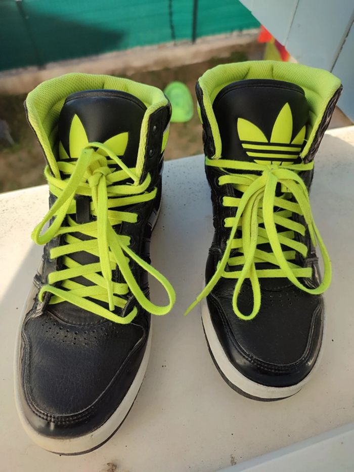 Baskets montantes adidas noire et fluo - photo numéro 4