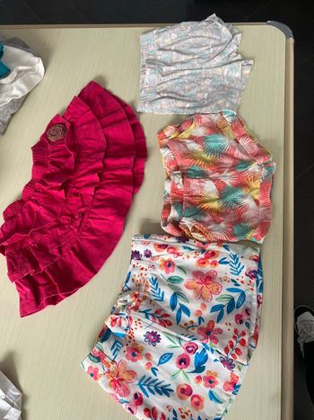 Lot 3 shorts et une jupe