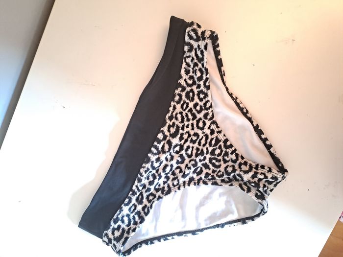 Maillot de bain femme (2 pièces) noir et blanc - Sans marque - Parfait état. - photo numéro 8