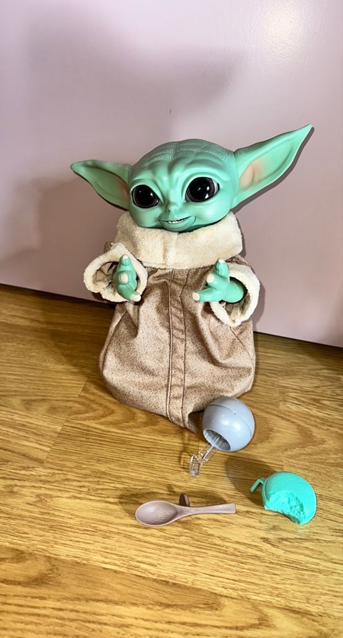 Jouet interactif Baby Yoda - neuf avec ses accessoires - Star Wars