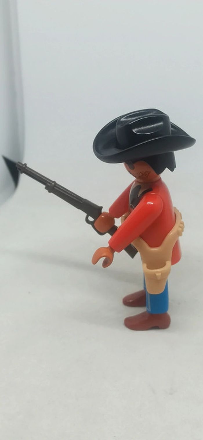 Homme Cowboy haut rouge et fusil playmobil - photo numéro 5