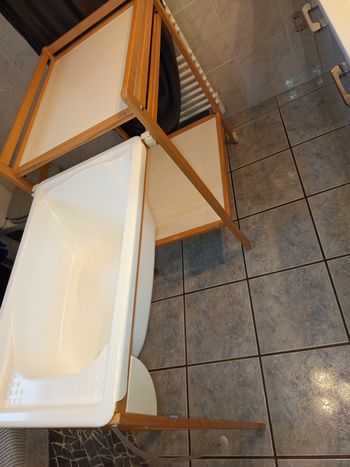 Table a langer + baignoire 