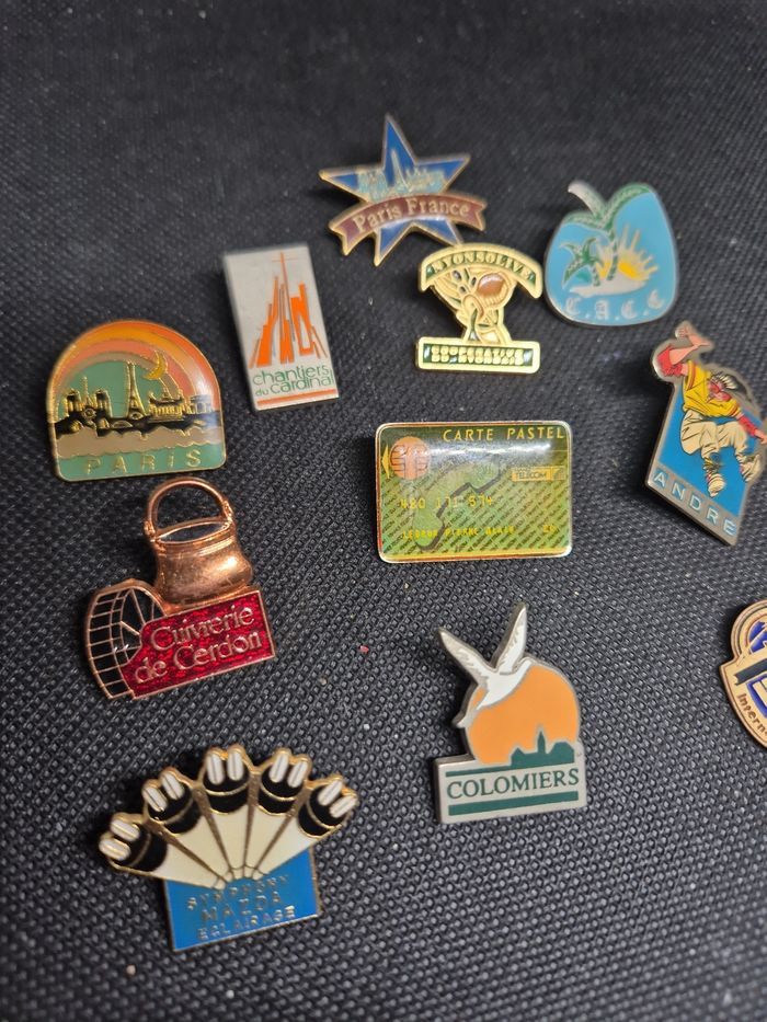 Lot de pins vintage tourisme & événements (années 80/90) - photo numéro 3