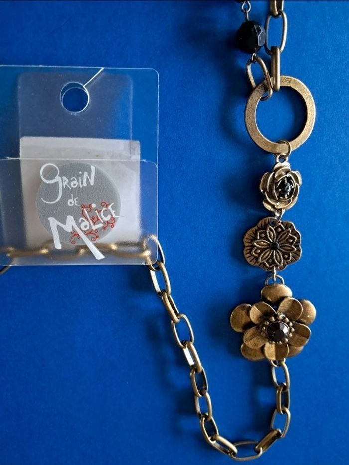 Collier long NEUF avec chaîne et breloques couleur bronze et perles noires - photo numéro 2