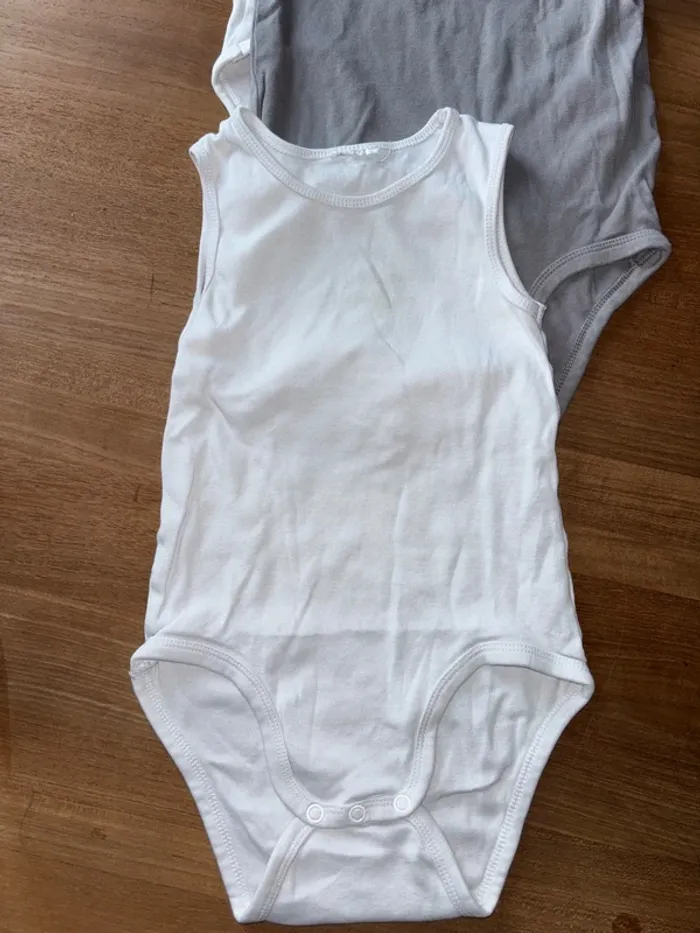 Lot de bodies 2/3 ans petit bateau et H&M - photo numéro 7