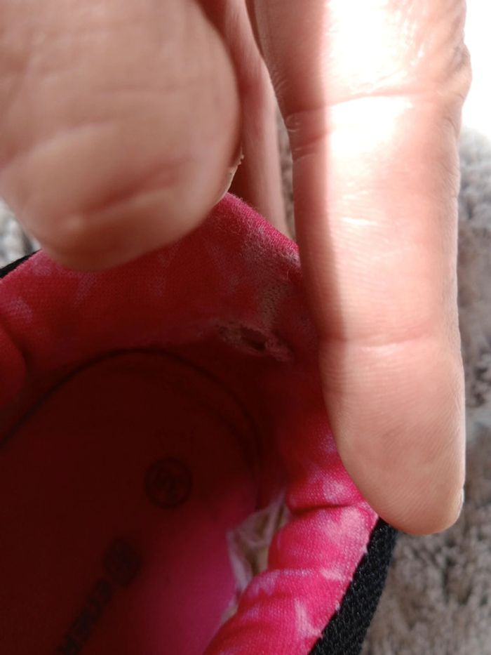 Baskets  38 noires et roses c47 - photo numéro 10