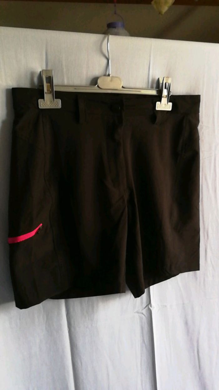 Short noir fluide t42/44 NEUF Cecilia Sport - photo numéro 2