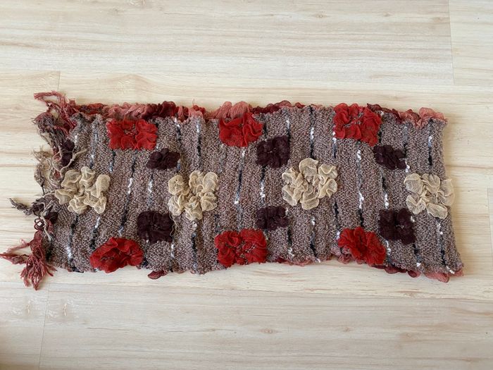Echarpe fleur en relief