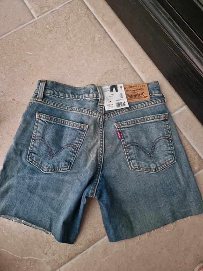 Short en jean Levi's femme neuf avec étiquette